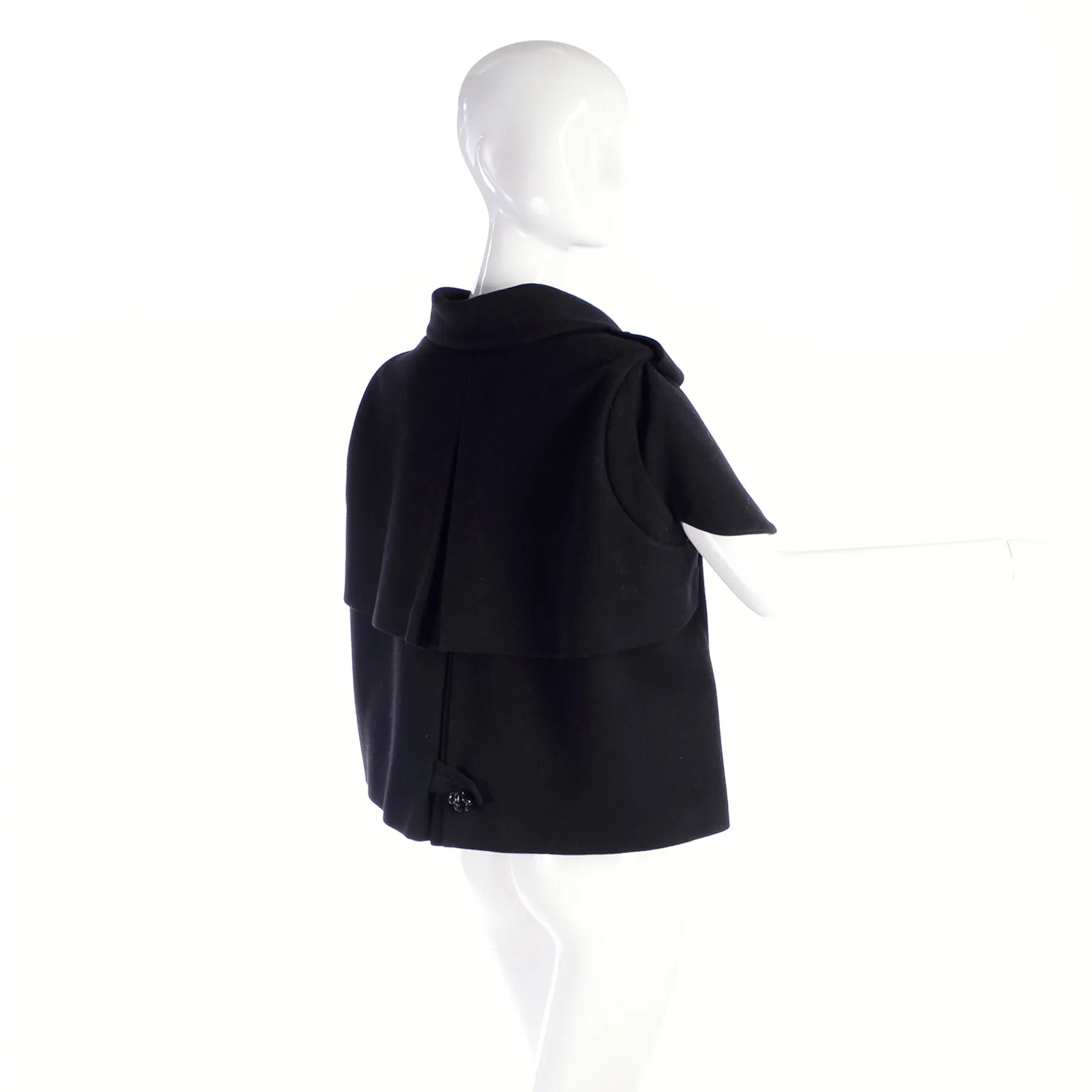Alexander McQueen Black Wool Sculptured Capelet Jacket The Horn of Plenty Runway 2009