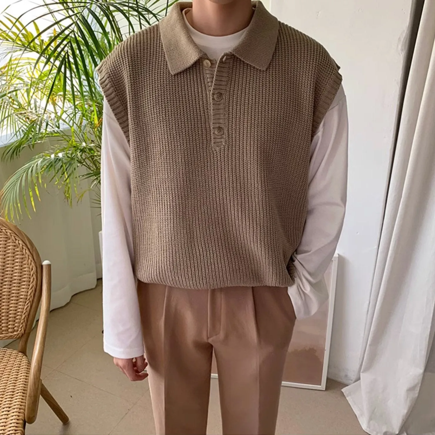 KNITTED COLLAR VEST