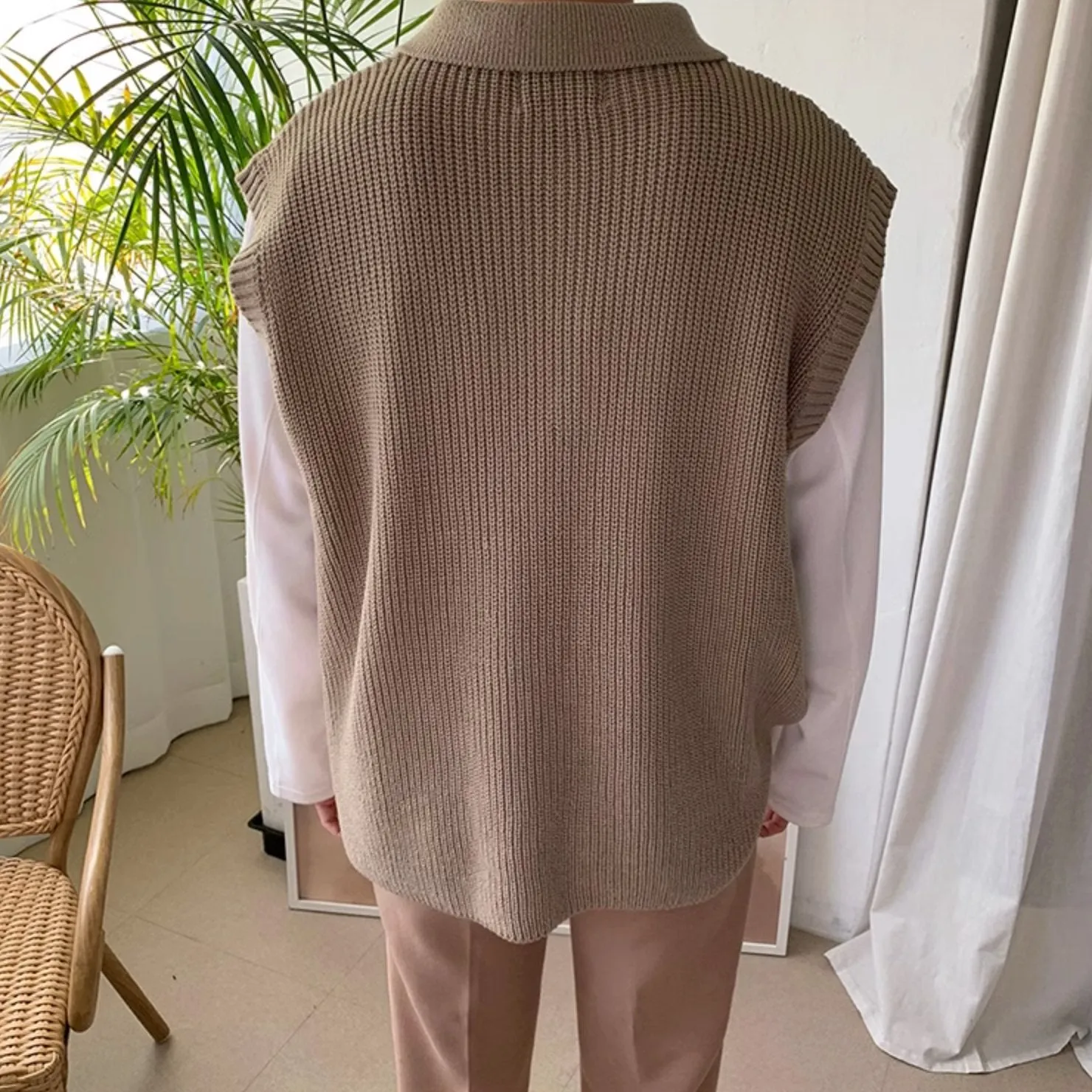 KNITTED COLLAR VEST