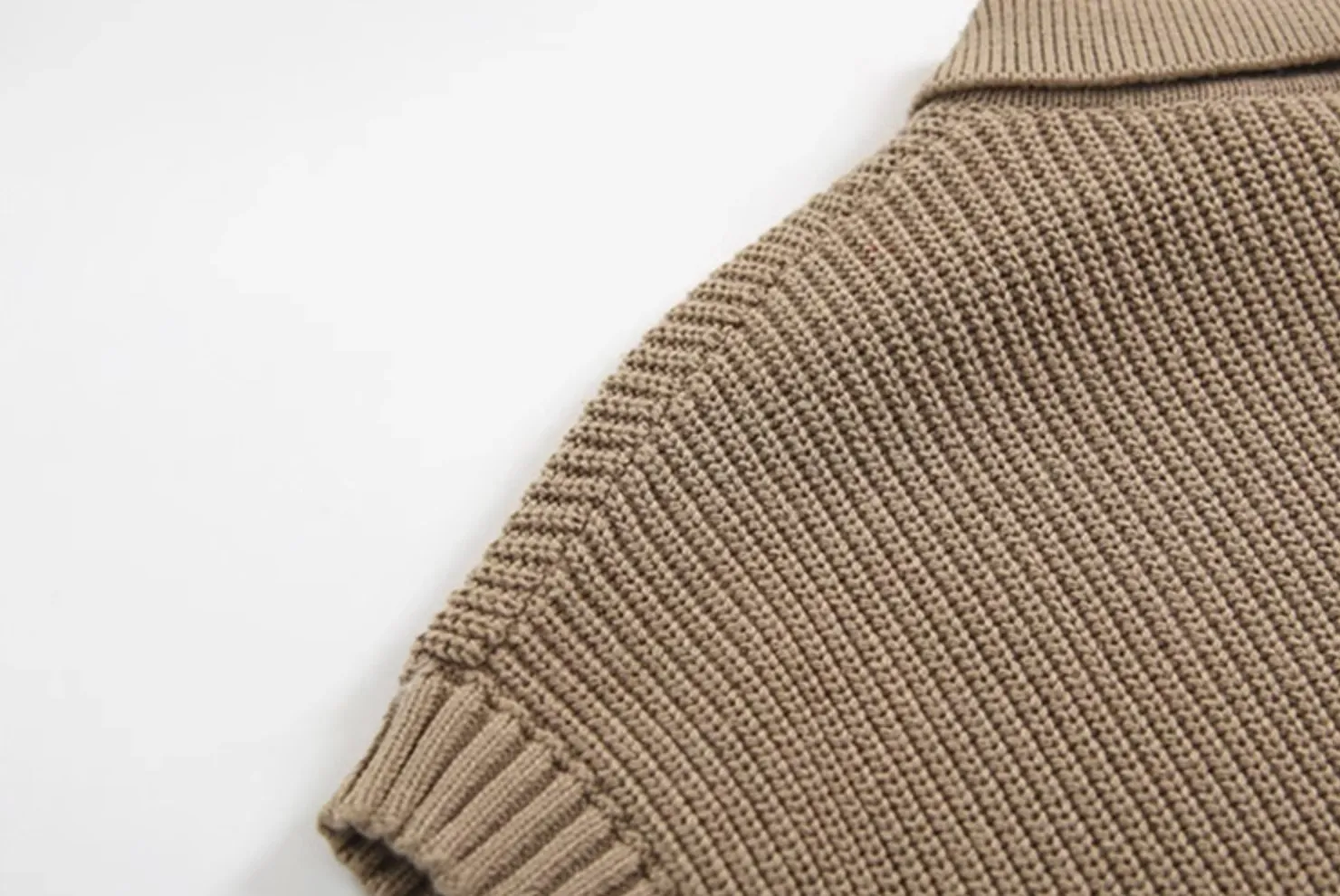 KNITTED COLLAR VEST