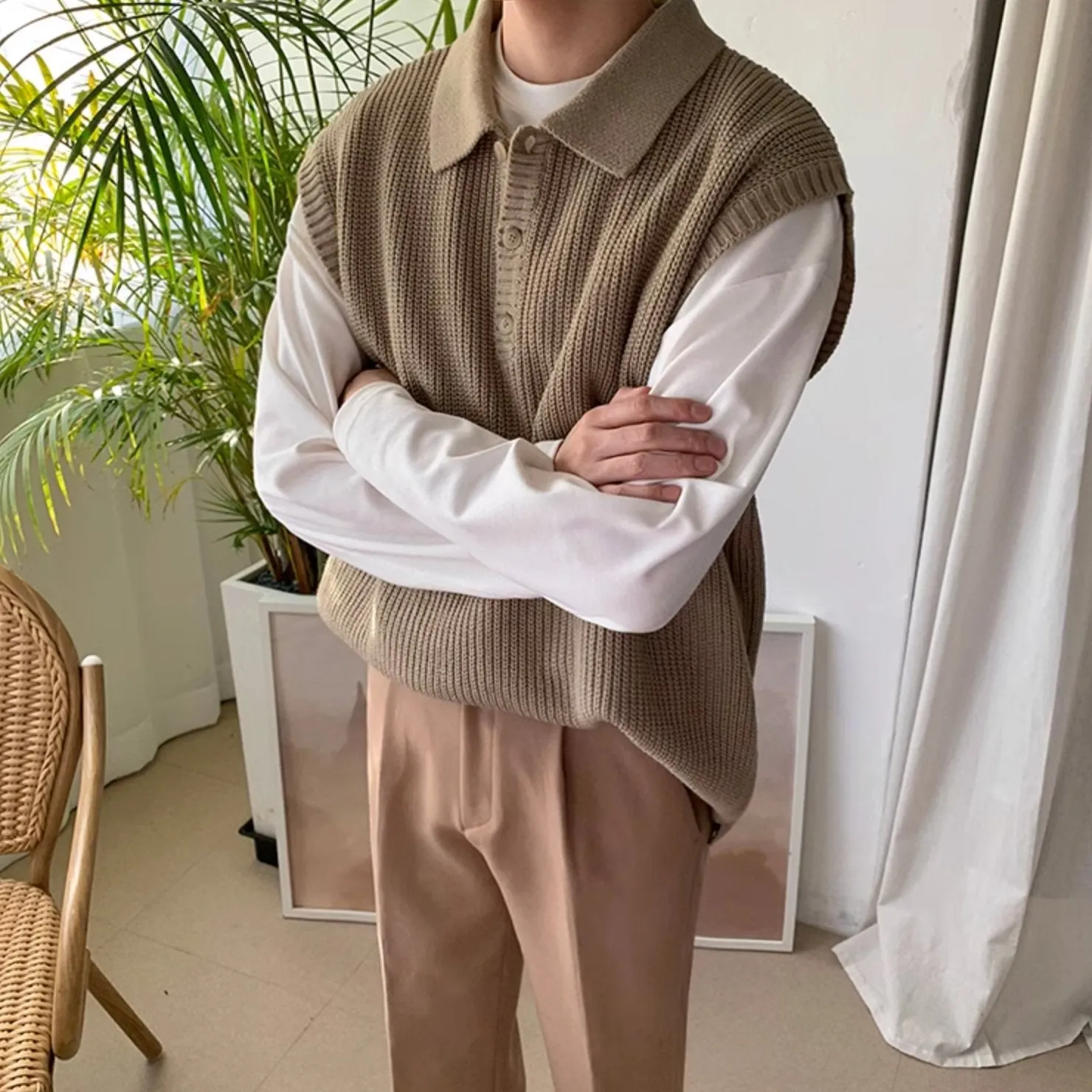 KNITTED COLLAR VEST