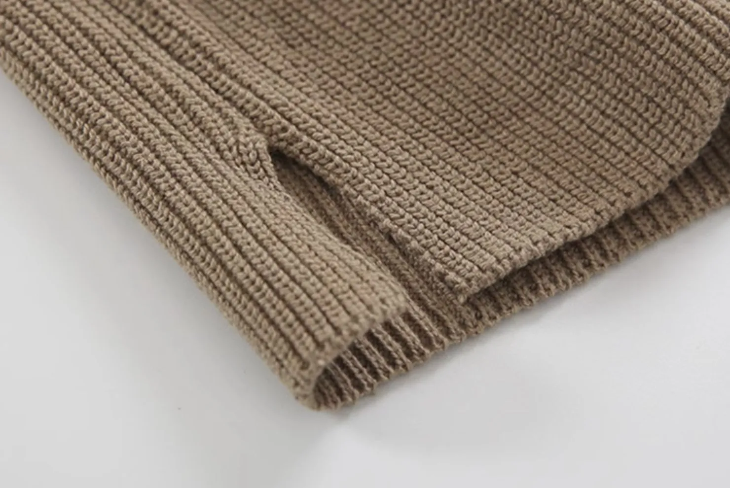 KNITTED COLLAR VEST