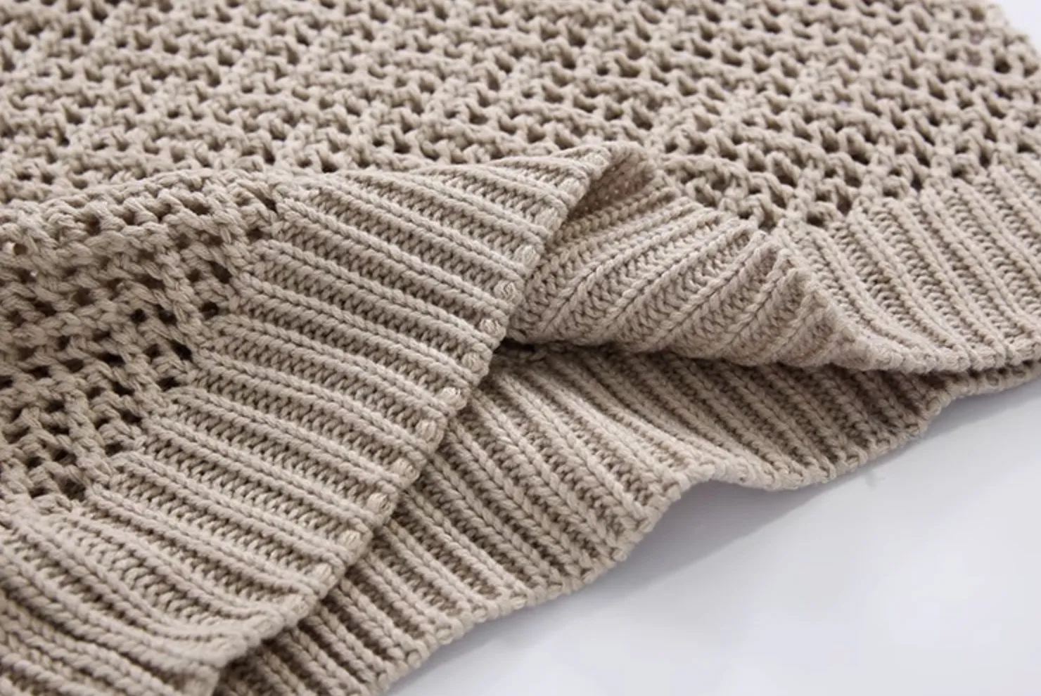 KNITTED VEST