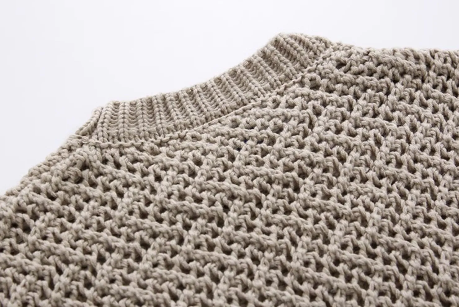 KNITTED VEST
