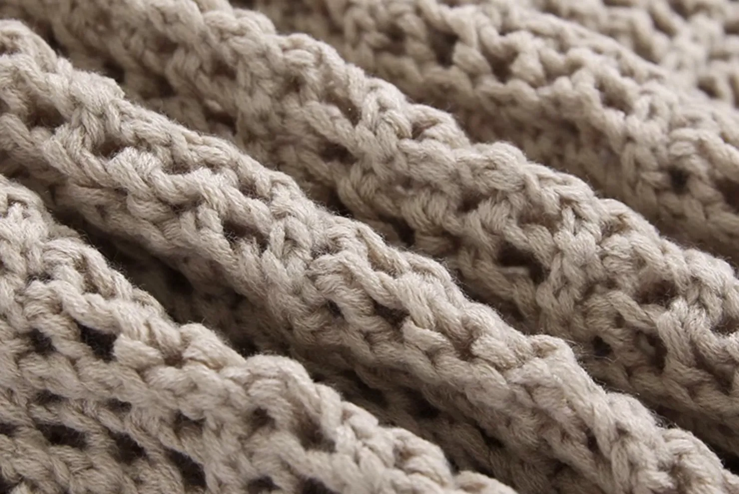 KNITTED VEST