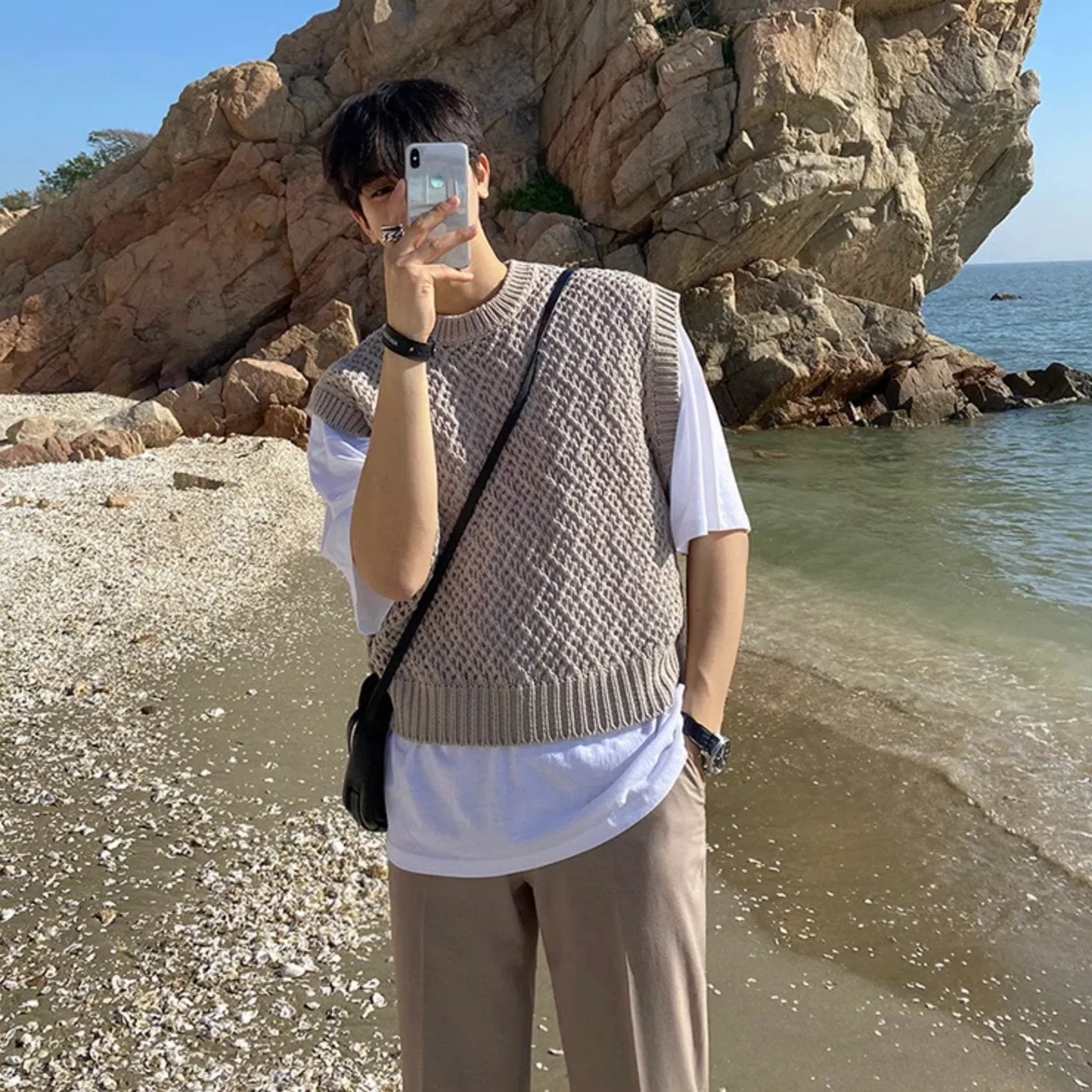 KNITTED VEST