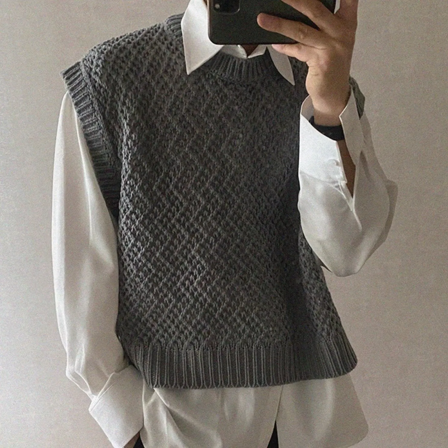 KNITTED VEST